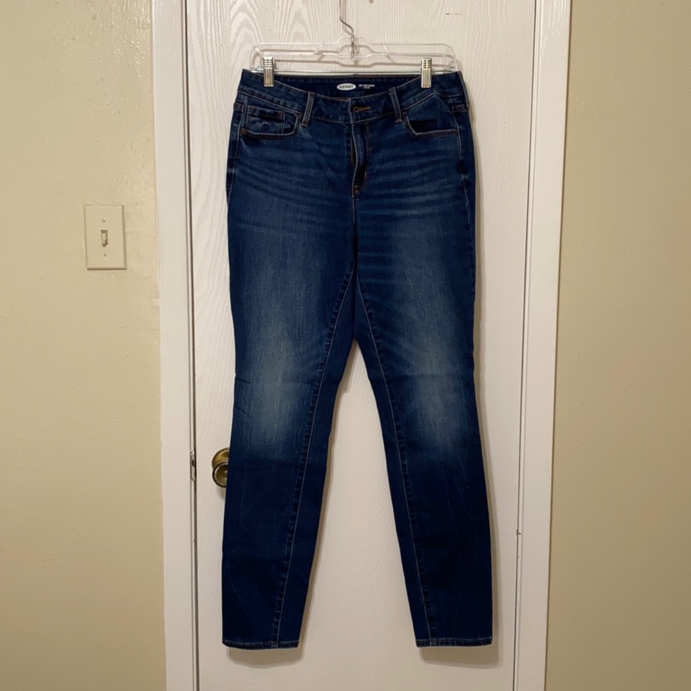 Mid-rise, skinny jeans.